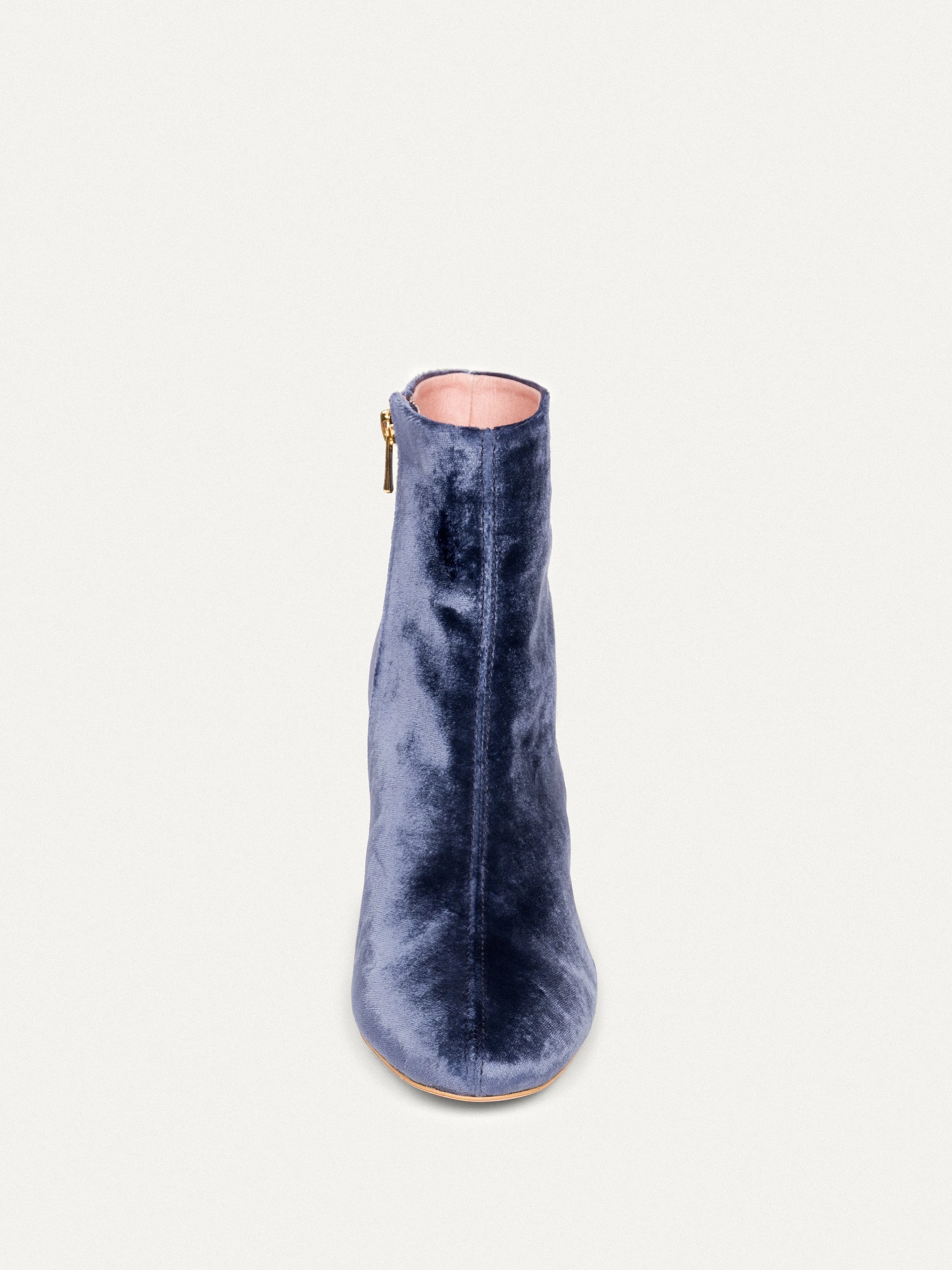 18h Expo à la Galerie Bottes à Talons Vegan Velvet | Bleu Indigo