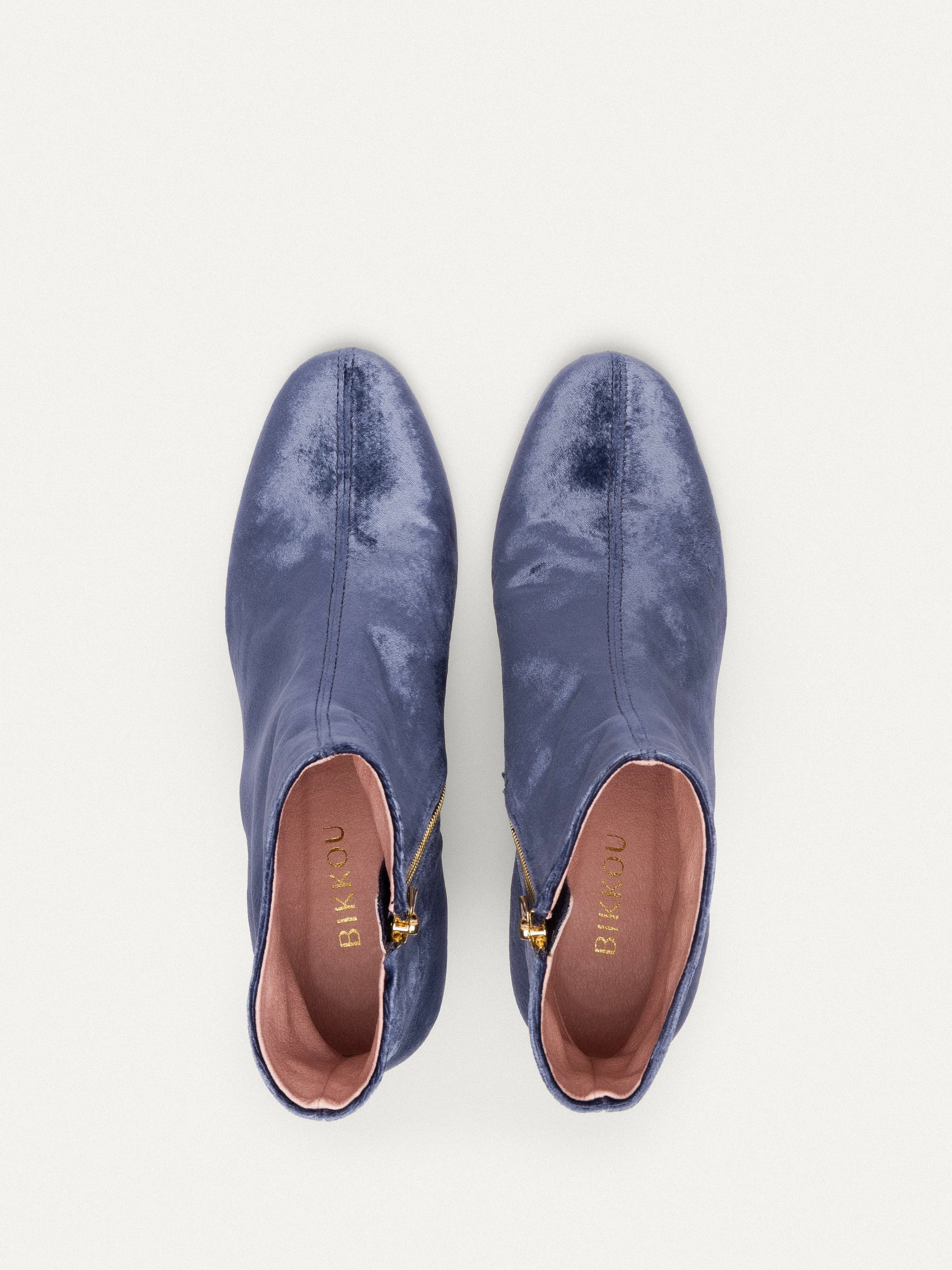 18h Expo à la Galerie Bottes à Talons Vegan Velvet | Bleu Indigo