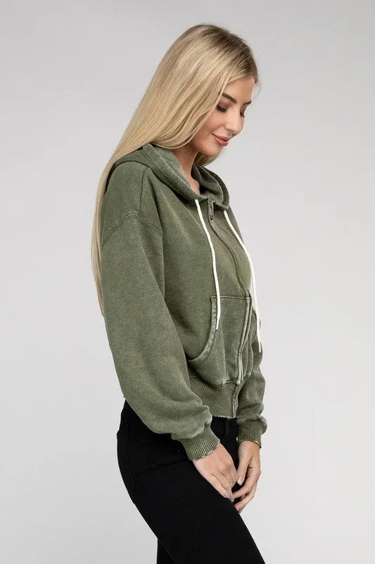 Veste à capuche courte zippée en polaire délavée acide par Zenana