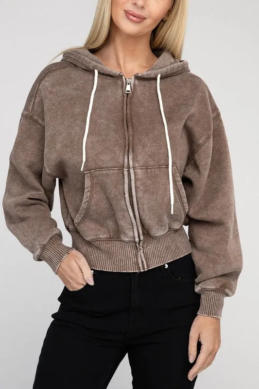 Veste à capuche courte zippée en polaire délavée acide par Zenana