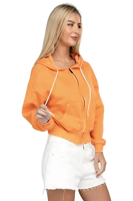 Veste à capuche courte zippée en polaire délavée acide par Zenana