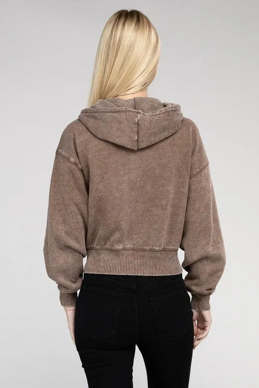 Veste à capuche courte zippée en polaire délavée acide par Zenana