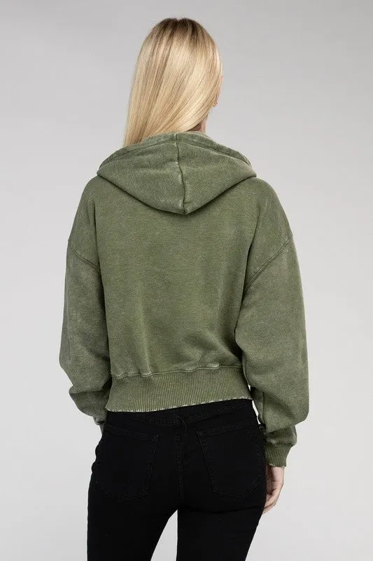 Veste à capuche courte zippée en polaire délavée acide par Zenana