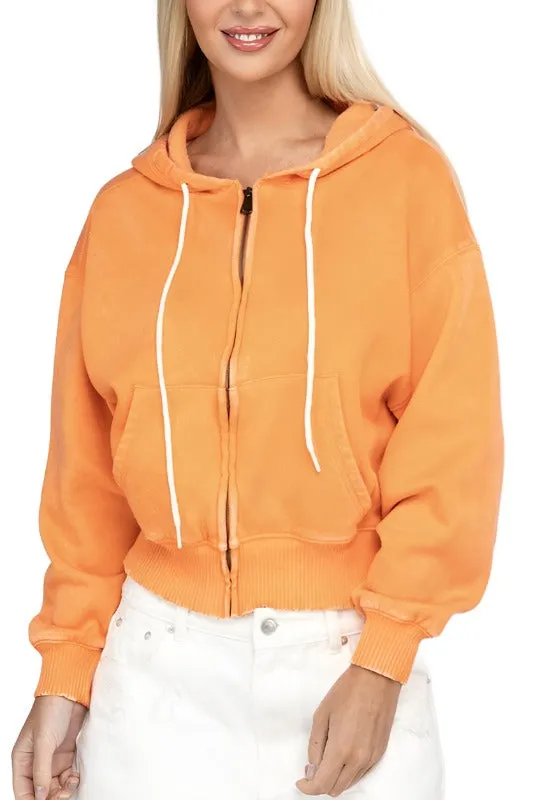 Veste à capuche courte zippée en polaire délavée acide par Zenana