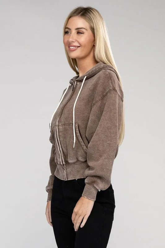 Veste à capuche courte zippée en polaire délavée acide par Zenana