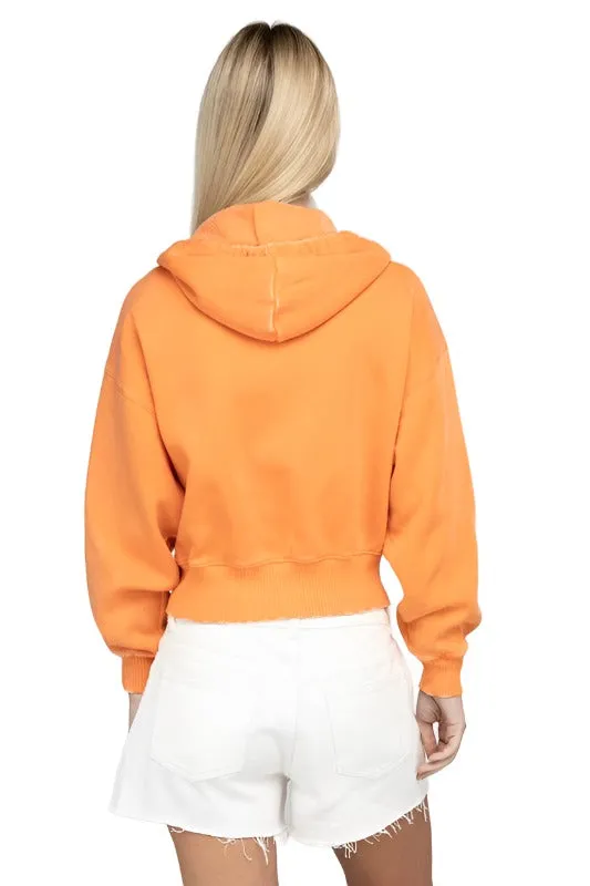 Veste à capuche courte zippée en polaire délavée acide par Zenana