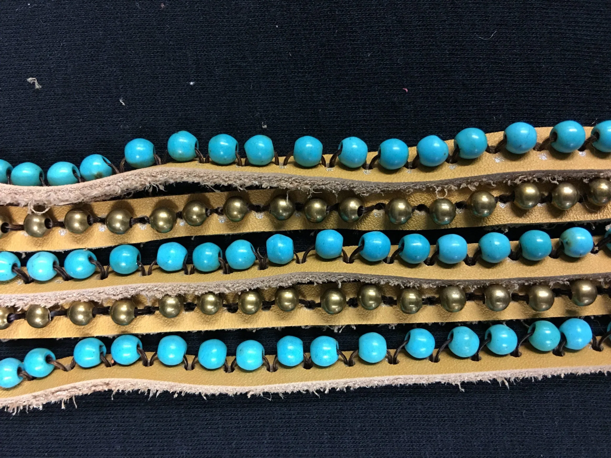 Bracelet en cuir enroulé Bali Queen à cinq brins Beige/Turquoise