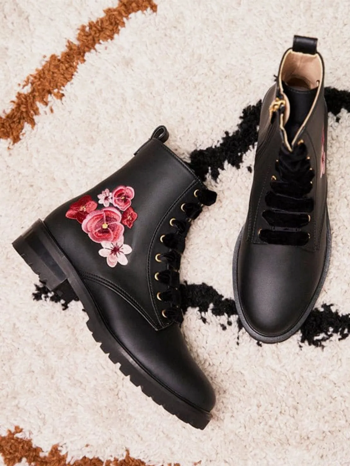 Bottes véganes Fantasy en simili-cuir recyclé à grain | Noir