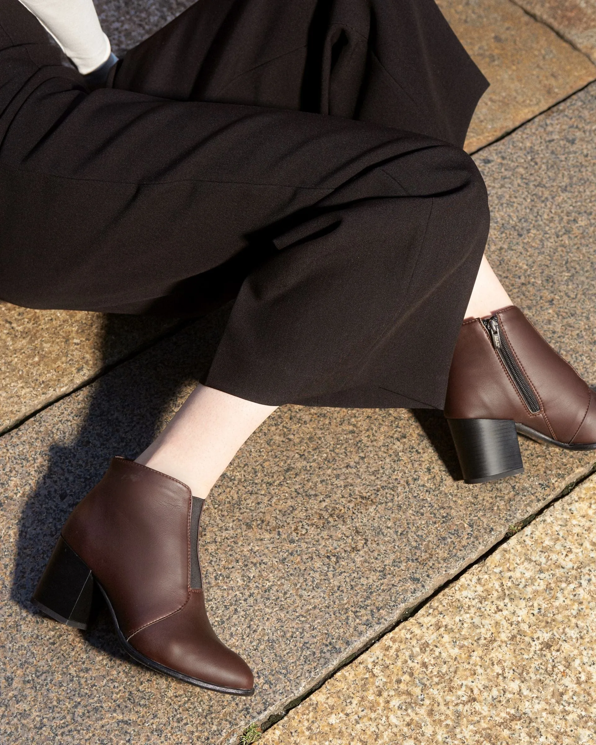 Bottes chelsea à talons en simili-cuir vegan Hana | Chocolat