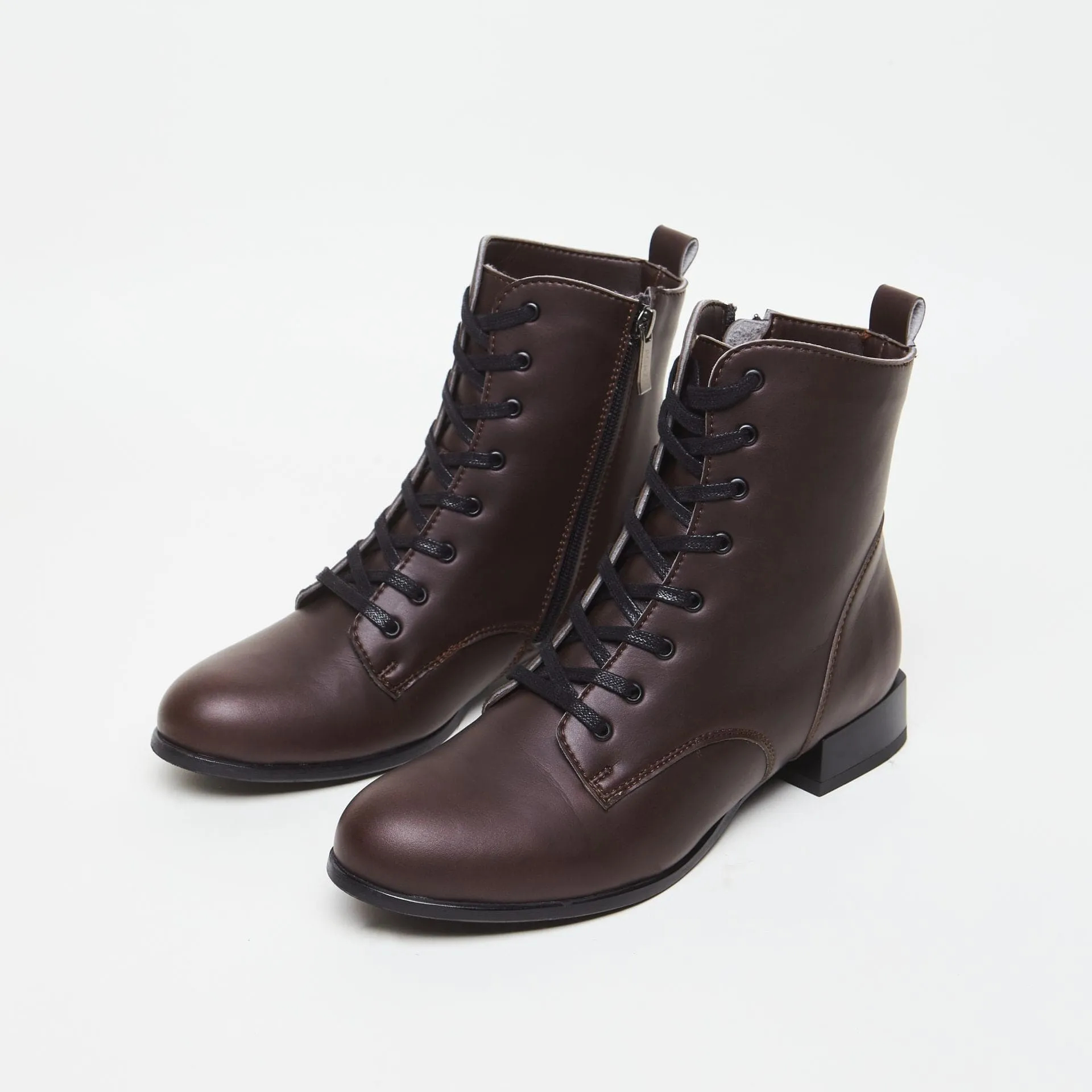 Bottes chelsea en similicuir végane Lui à lacets | Chocolat