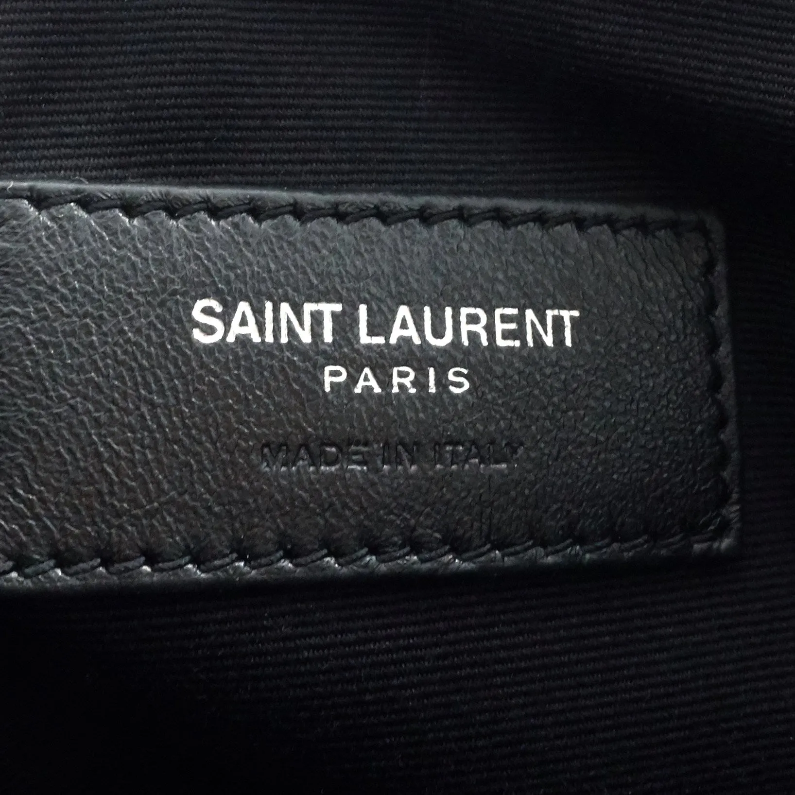 Sac à dos Saint Laurent Loulou Medium Monogram Matelasse Chevron en cuir