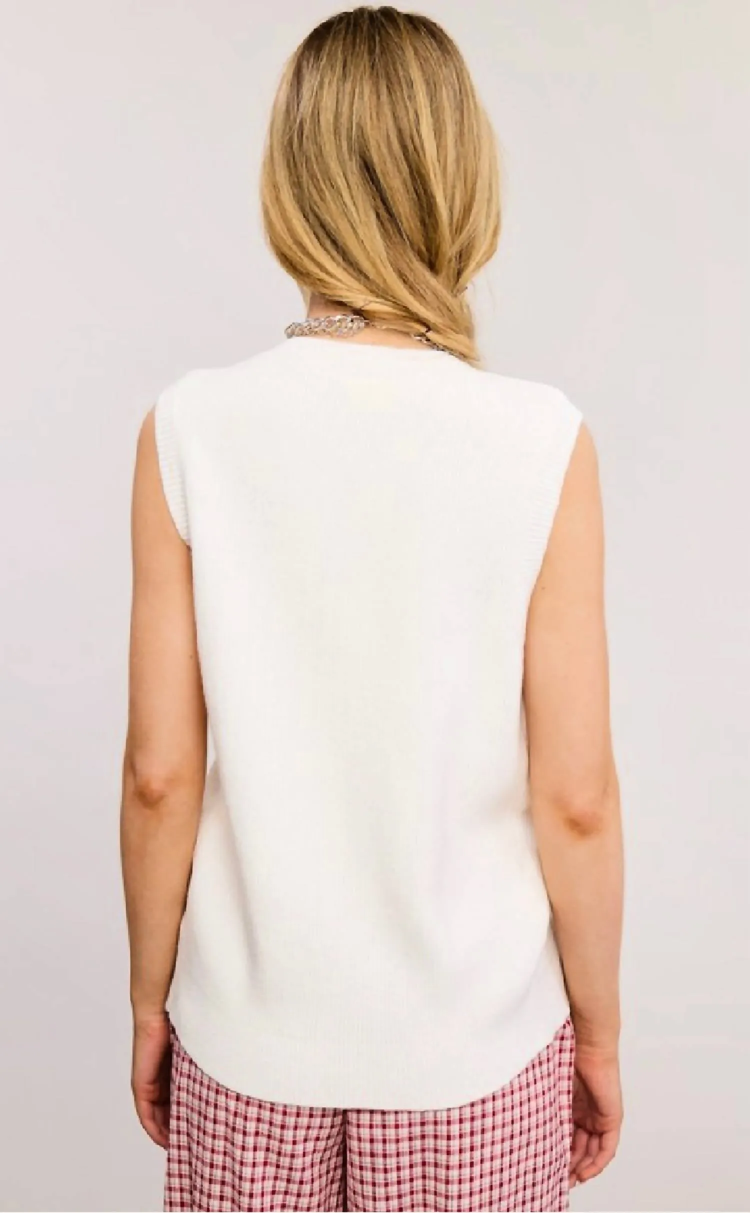 Gilet tricoté sans manches à boutonnage avant en blanc cassé