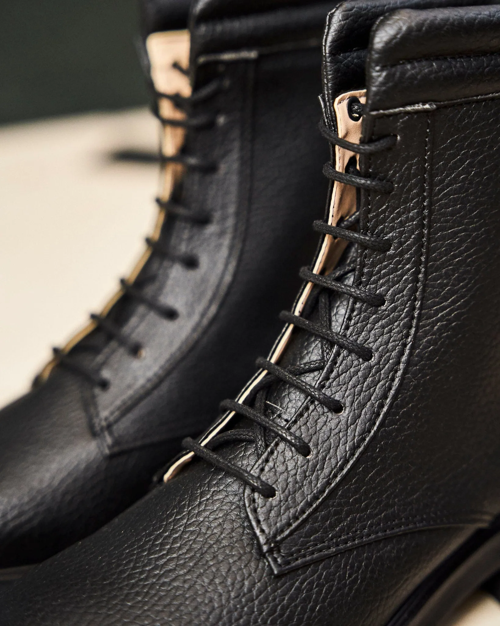 Bottes de combat en similicuir végan Suspicion Apple | Noir