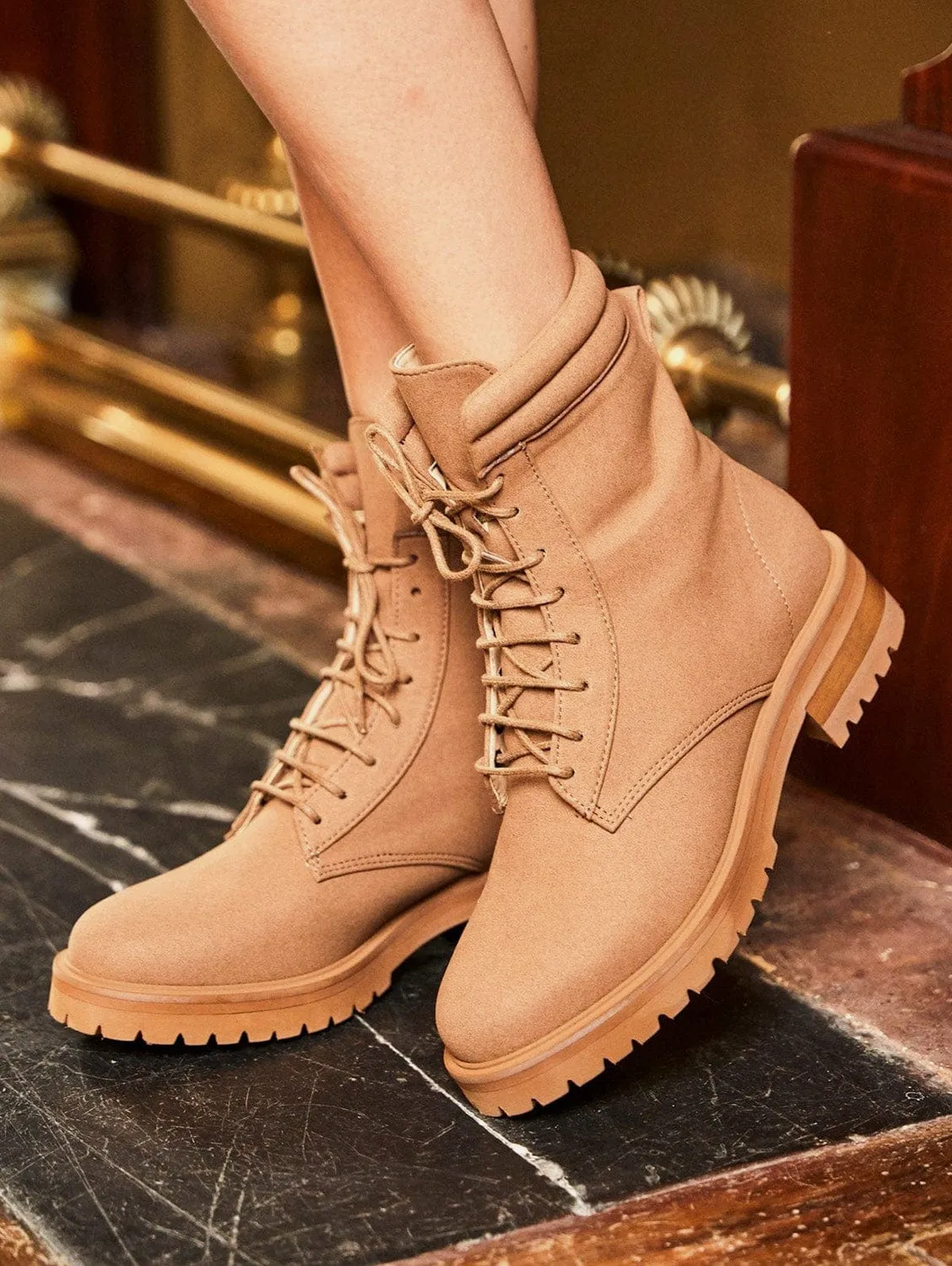 Bottes de combat en daim végan Suspicion | Moka