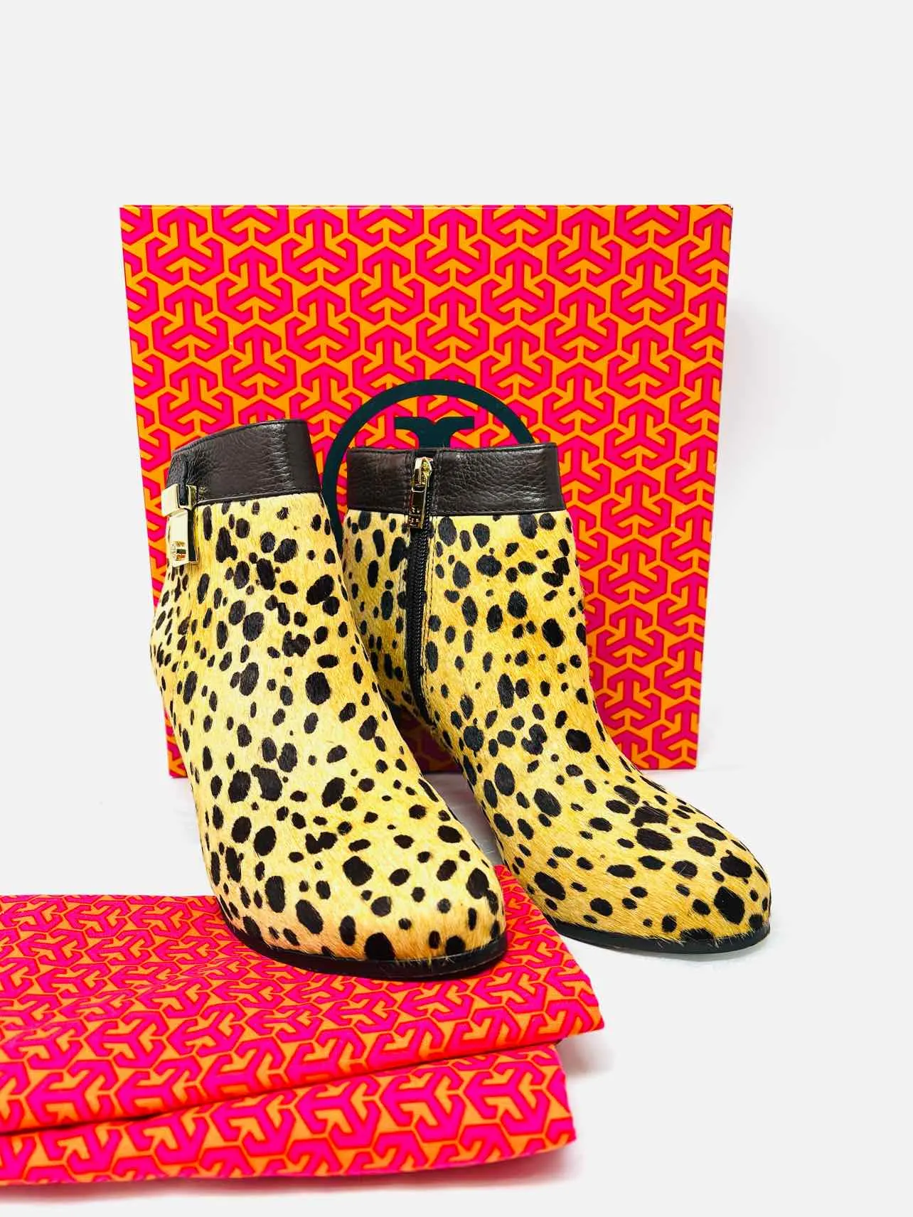 Tory Burch Taille 8.5 Imprimé Animal Brun/Beige en Poil de Vache AVEC BOÎTE !!! Bottes à Cheville