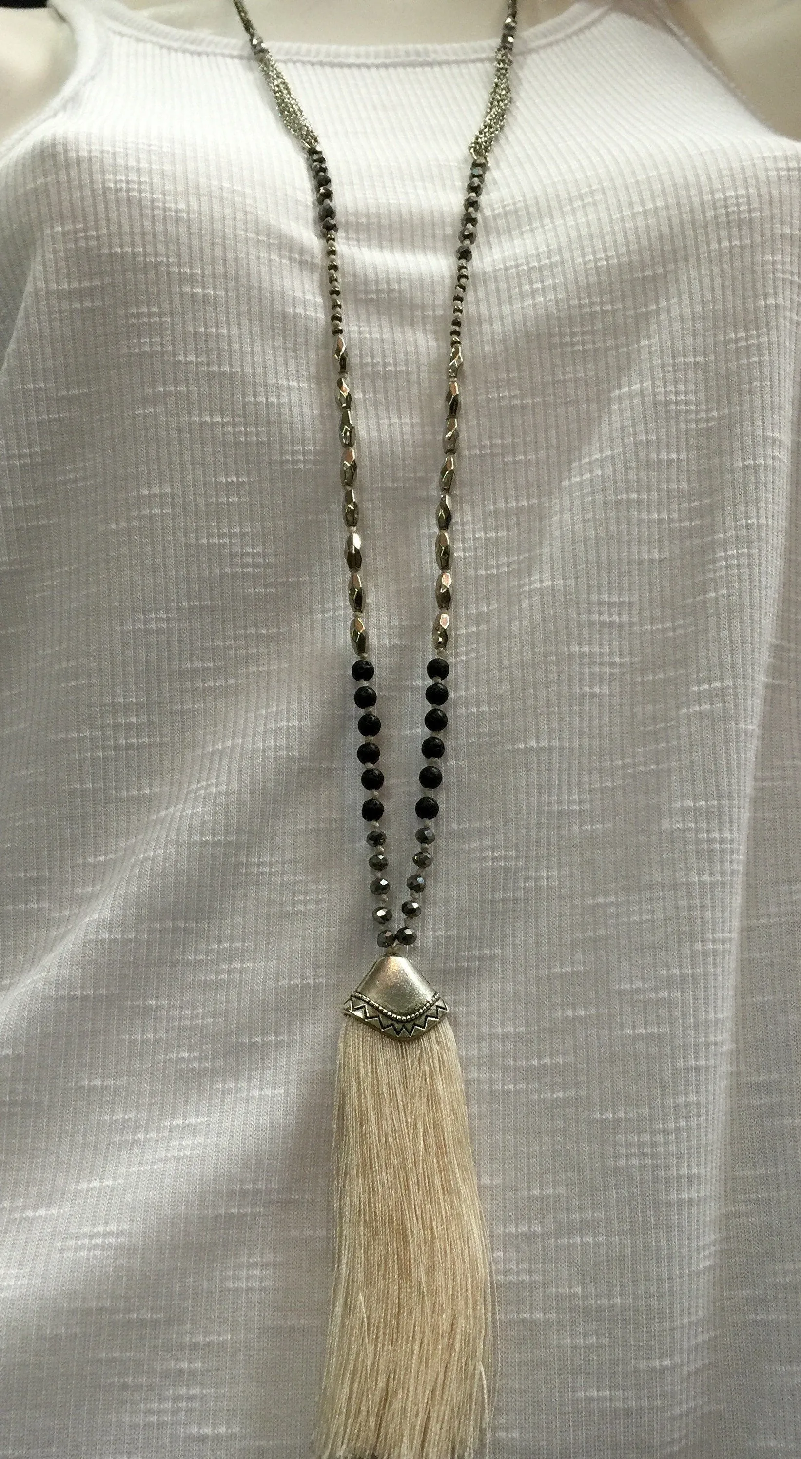 Collier tribal à franges