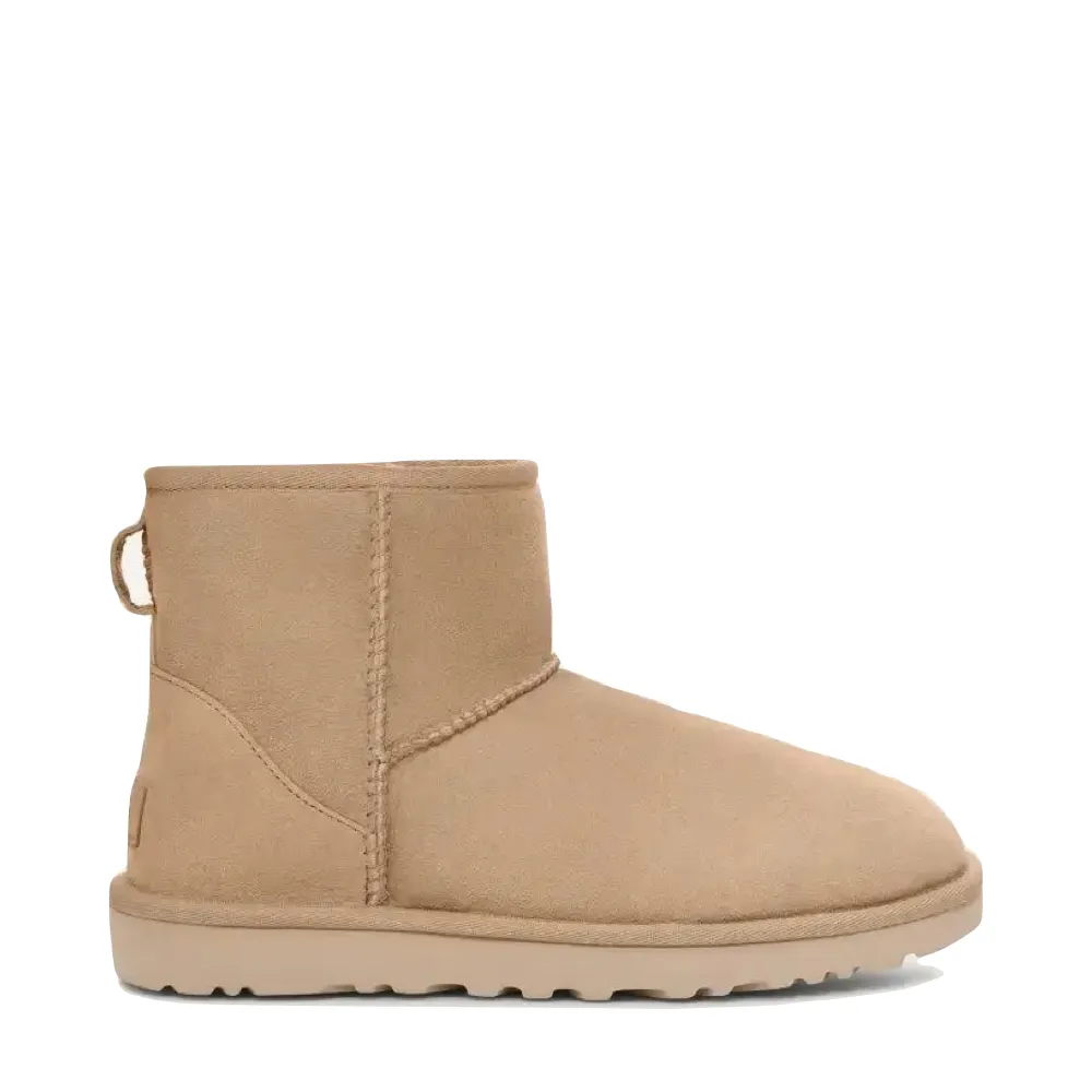 UGG Bottes en peau de mouton Classic Mini II pour femme en couleur sable